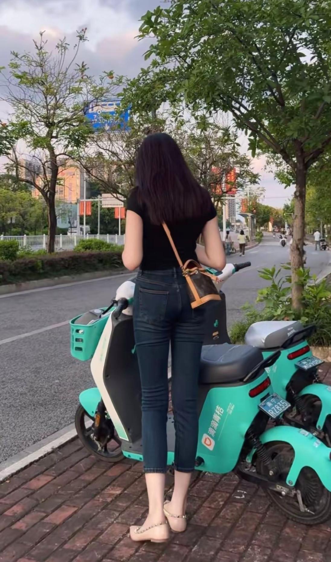 你见过美女身材好的背影多吗