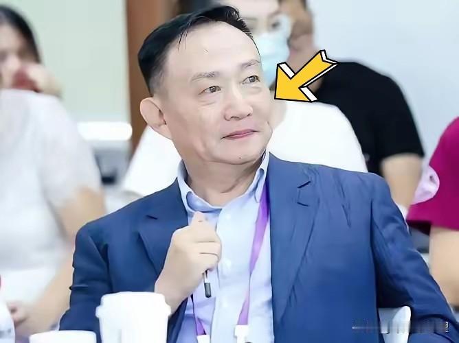 卢麒元真是敢说，这话听得我直冒冷汗。你想想看，那些制定游戏规则的人，自家后院