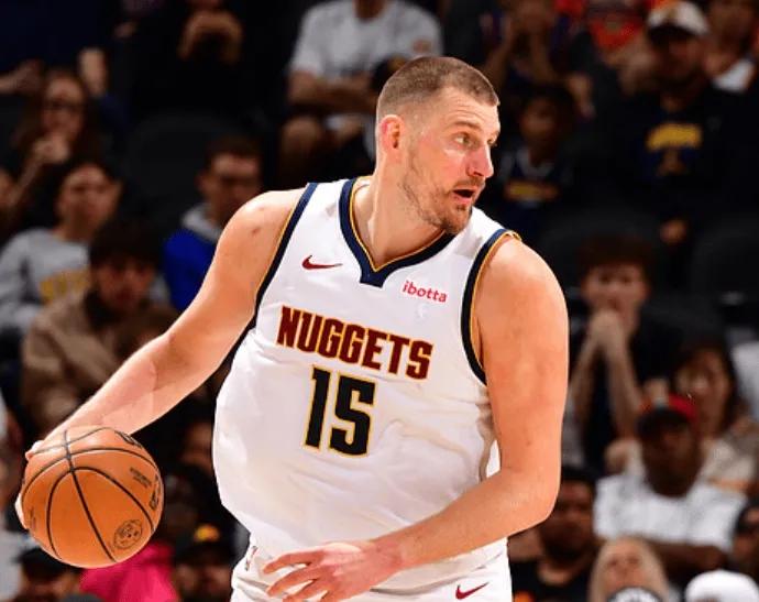 随着，季后赛临近，西部这边季后赛对阵形式，也极为地明朗了。雷霆第一，马刺第二，