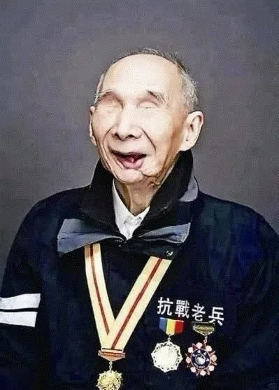 在岁月的长河中，有一位英雄值得我们铭记。他，就是钱建民，一位抗战老兵，用生命诠释