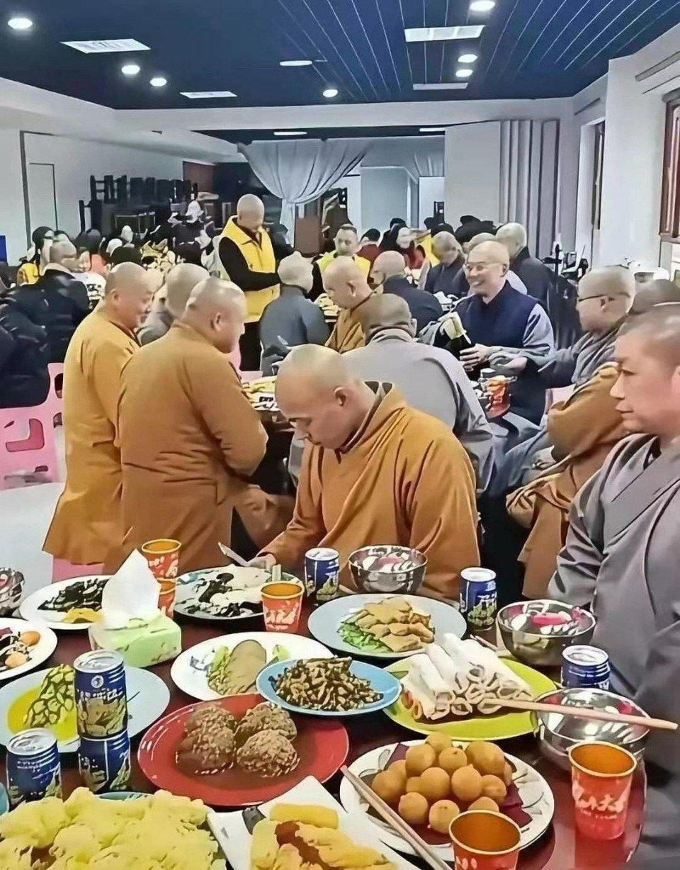 这桌子菜得费不少心思设计吧