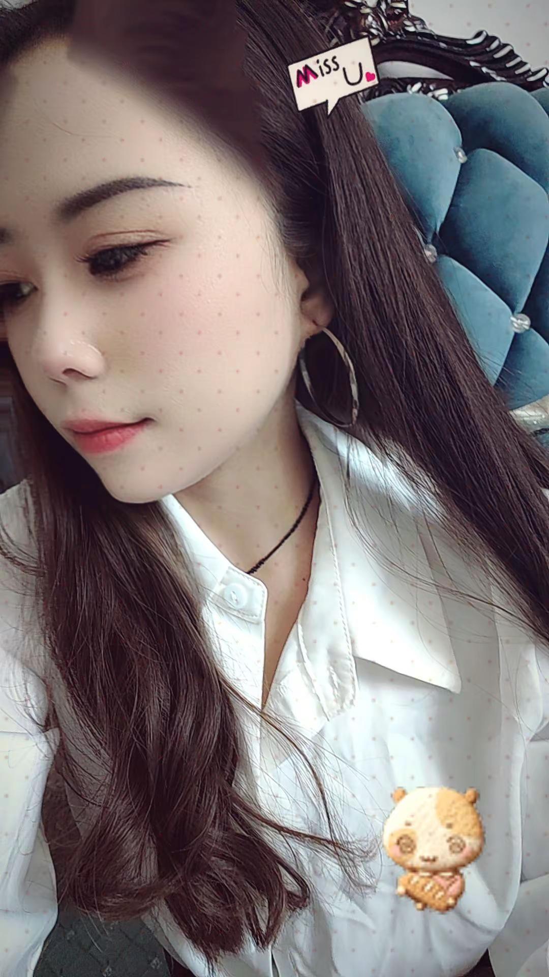 感觉大部分人都像野狗一样，带着短暂的新鲜感和好奇闯入我的生活冲我摇尾巴示好，等我