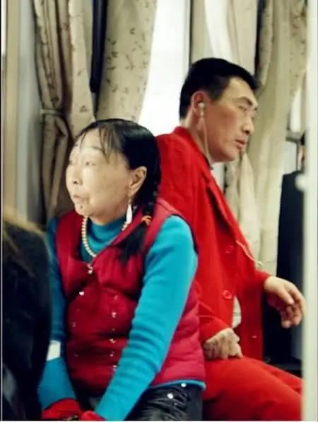 老妻少夫当今的社会，存在着老妻少夫现象，这不是新鲜事了！有一个男邻居，还