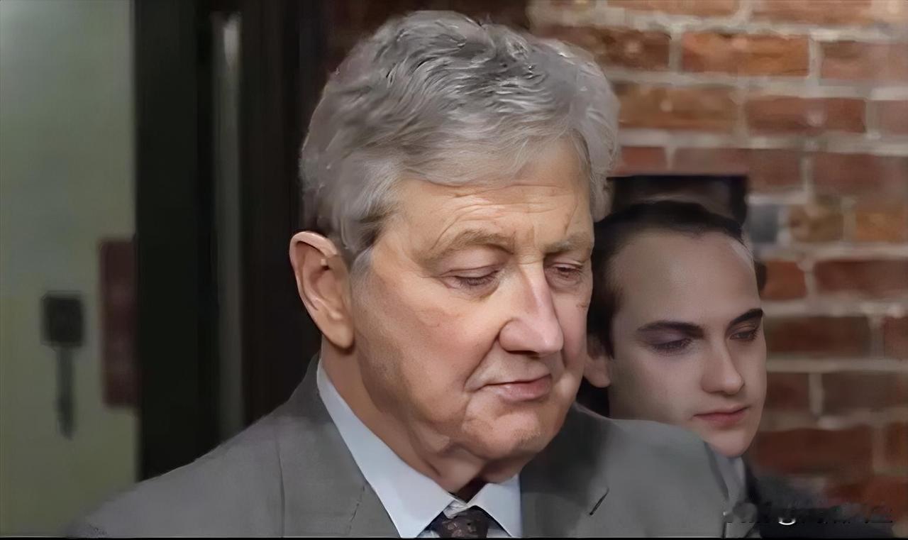 约翰·肯尼迪在特朗普国情咨文后指出，总统在国内和外交议题上取得了很好的平衡，他