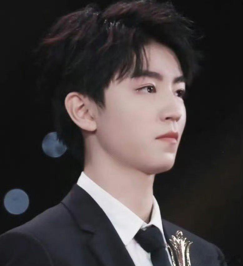 王俊凯是天神欧巴来的吧就这样帅成这样😘😘[爱