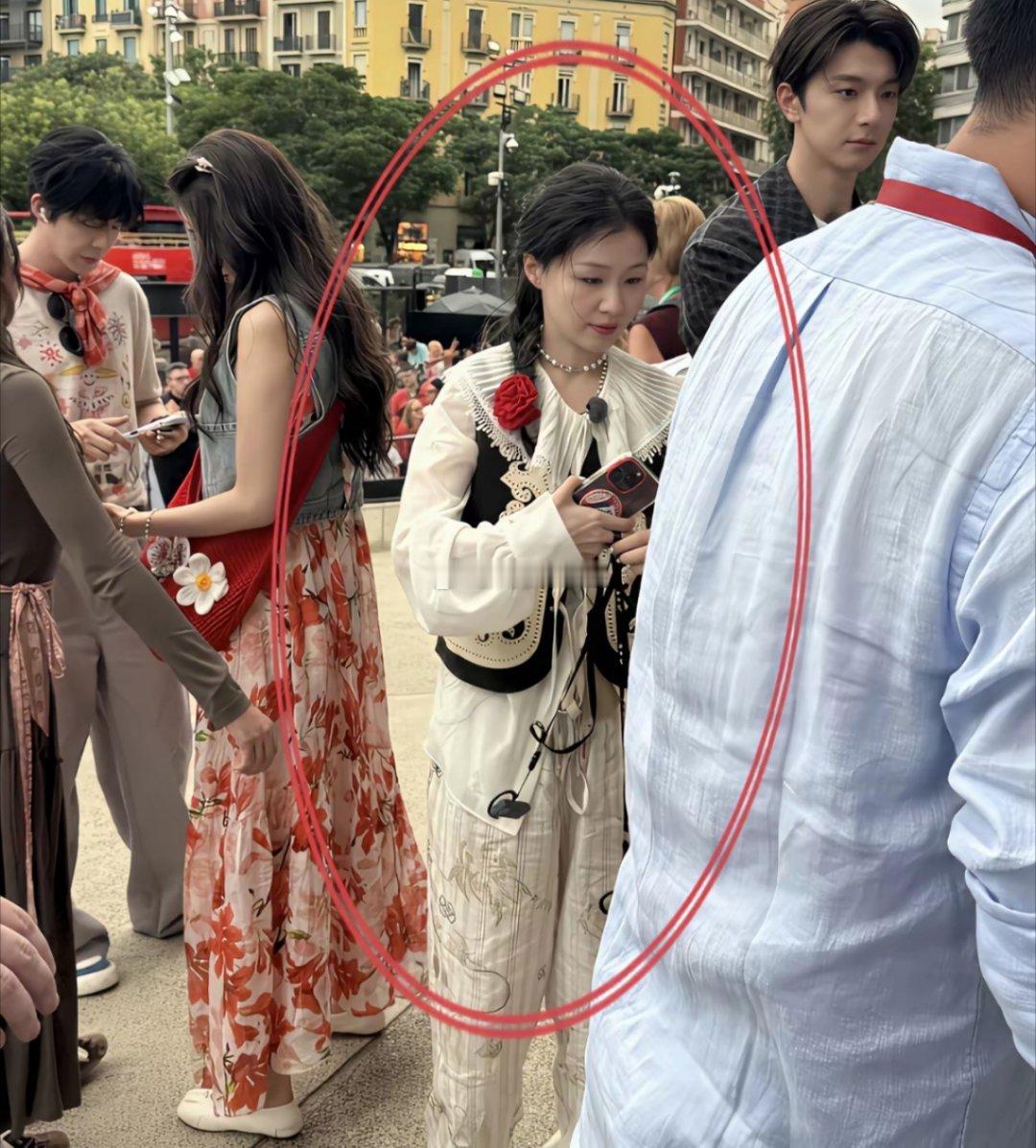 金靖现实中也是大美女一枚，颜值可以在娱乐圈排前50。