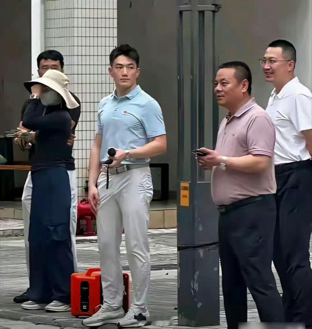 张馨予的老公也没说的那么帅