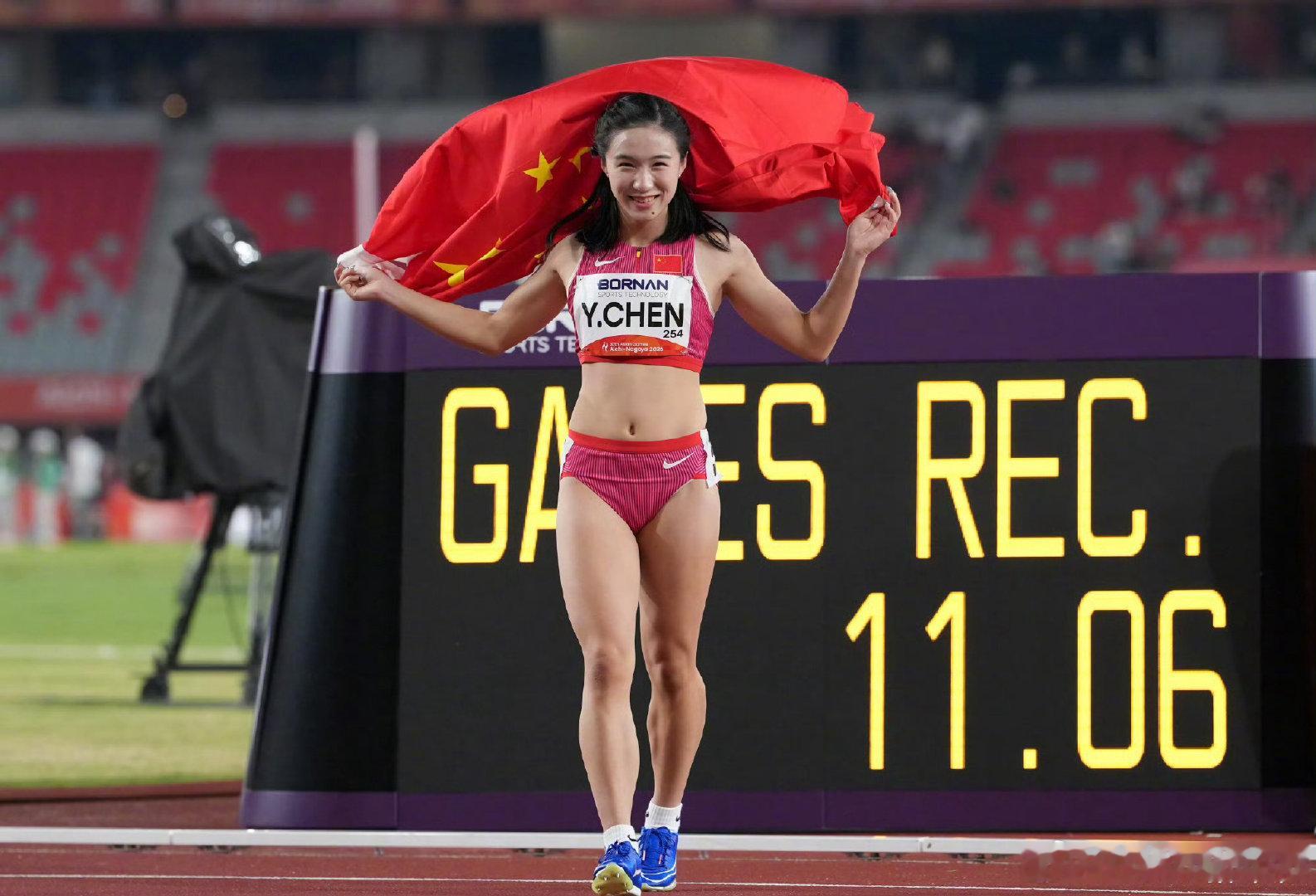 #陈妤颉100米夺金#这不是小孩姐吗？拿了一堆冠军，归来还是未成年！恭喜小孩姐！期待奥运夺冠🏆！​