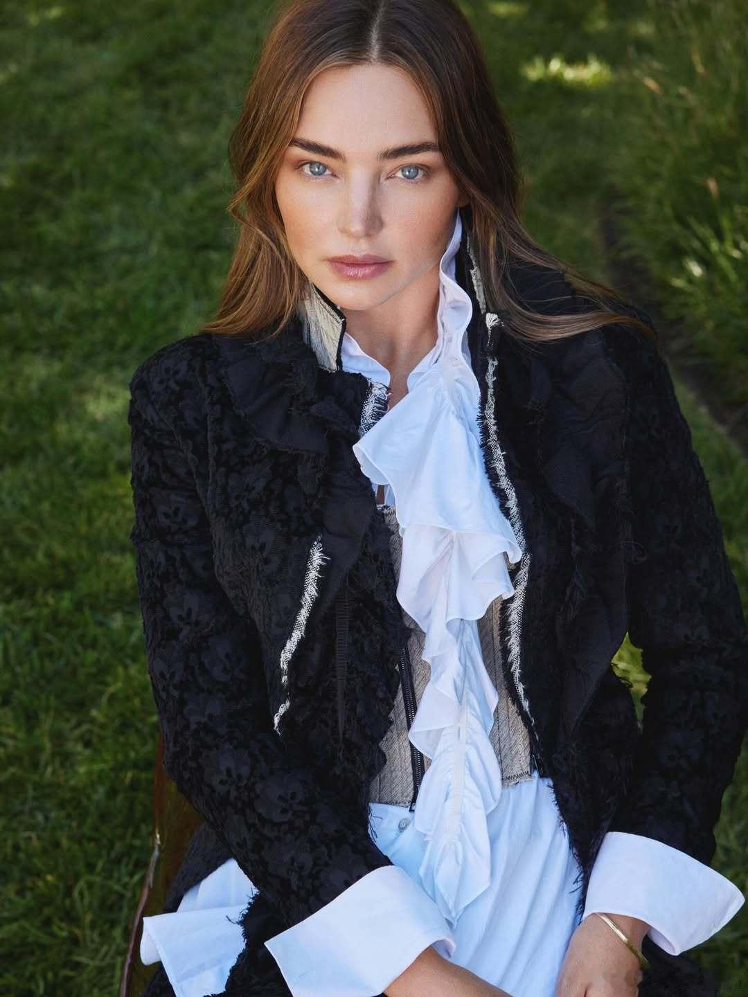 MirandaKerr米兰达可儿为《twin》杂志第33刊拍摄的内页图释出，由