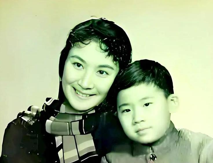 1966年京剧名家言慧珠离世，托付给继父的10岁幼子，常年遭继父和保姆联手苛待，