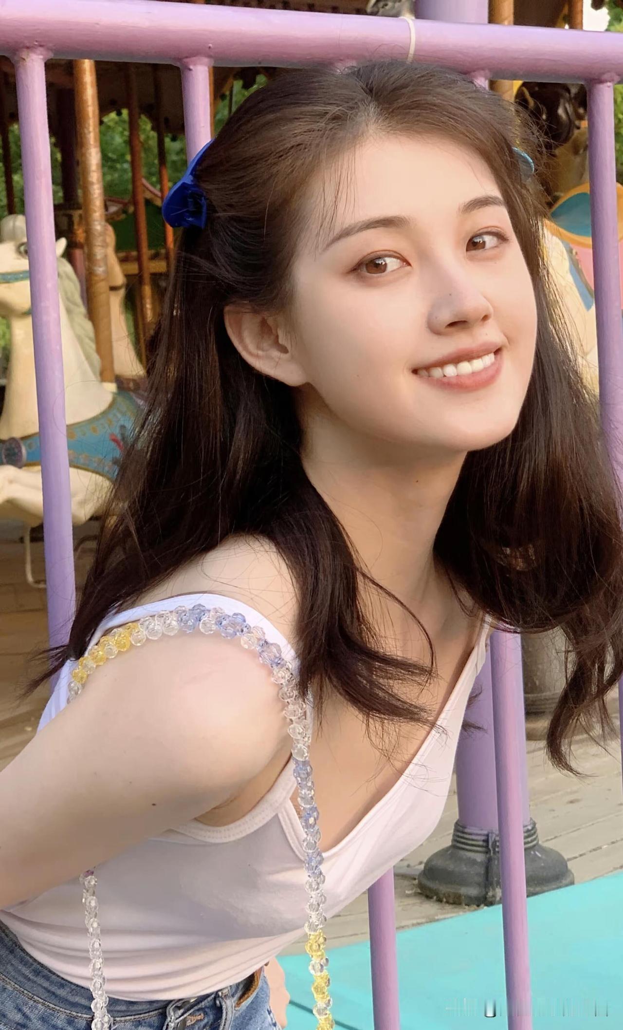 果然辽宁出美女，像侯梦莎、姜妍、秦岚等很多女明星都是来自辽宁的，还有照片中这一位