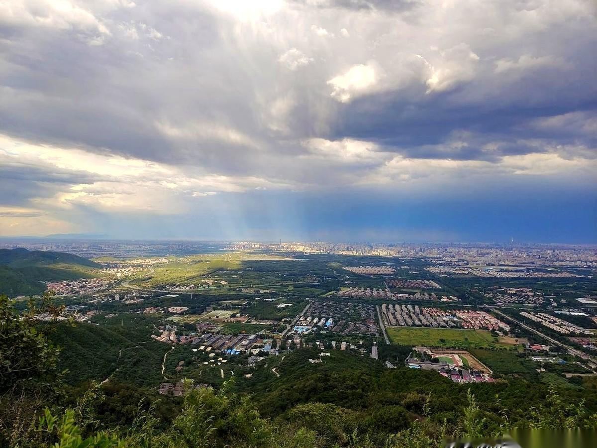 大年初六，学生把修改后的论文发给我了。我扫了眼，改得不错，于是敲下一行我以为是