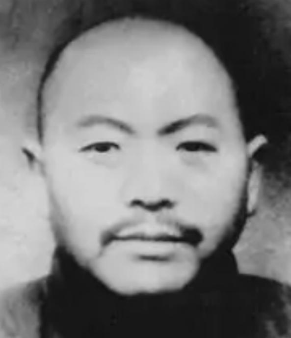 1941年，日本鬼子抓来了20多个年轻的姑娘，在几位姑娘即将被糟蹋时，一名汉奸却