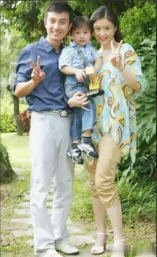 照片中的大美女我不说大家也能认识吧！她是一个真正的大美女，她的美丽不仅仅外表。