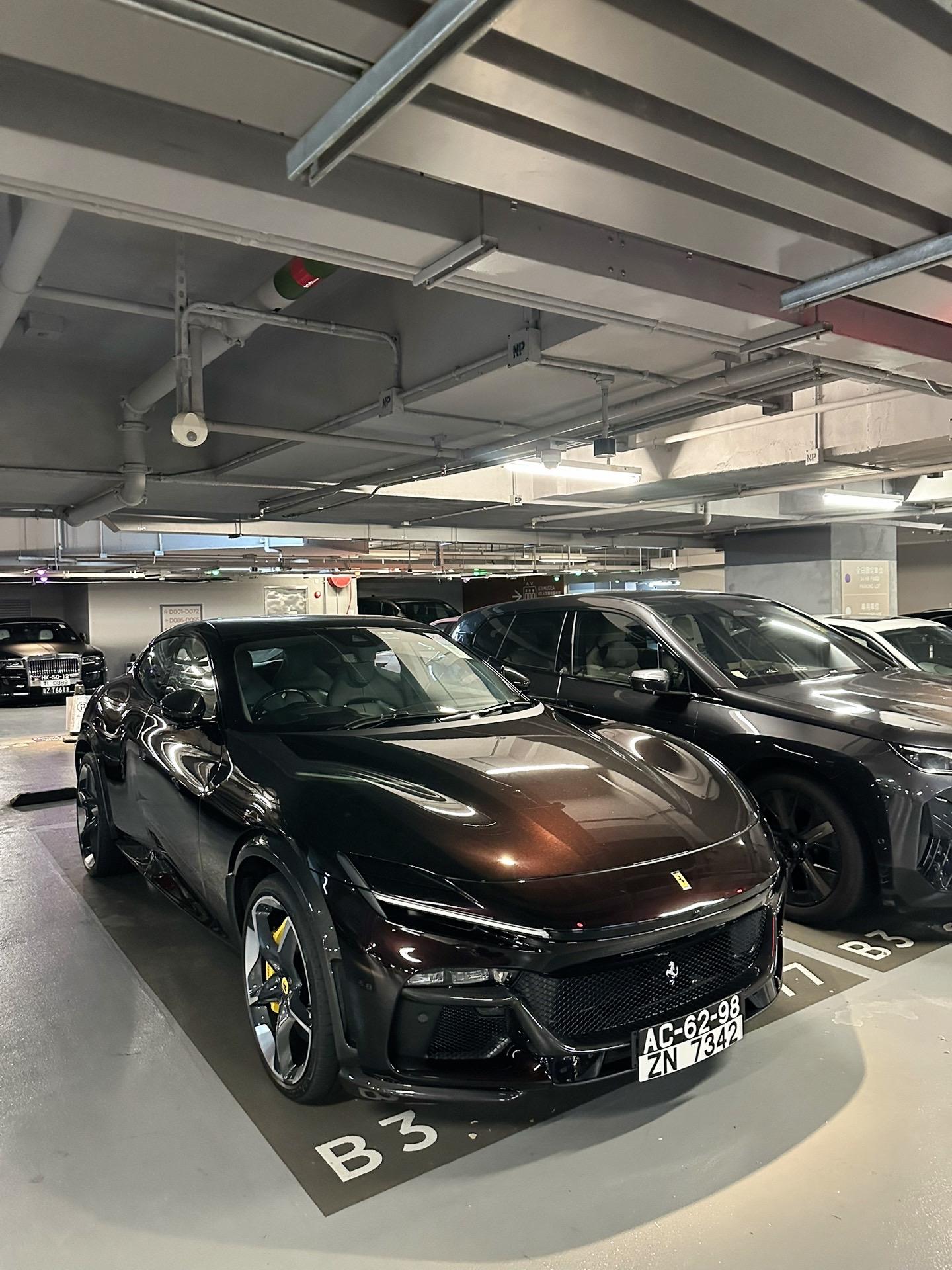 一台落地超800万的法拉利tailormade fuv