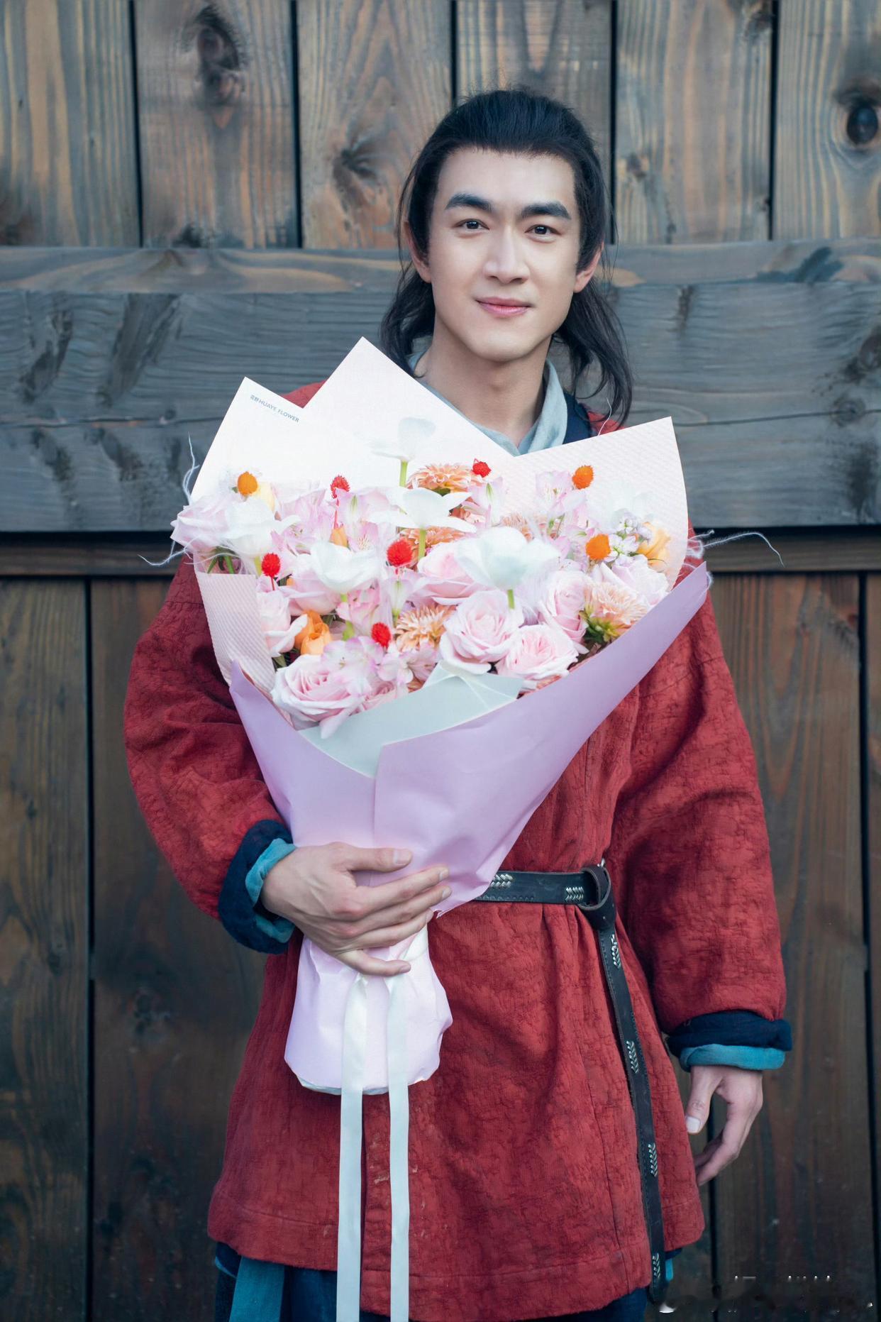 1.林更新很在意网友的评论，尤其是看到一些负面内容时，心里也不太舒服，但他不会依