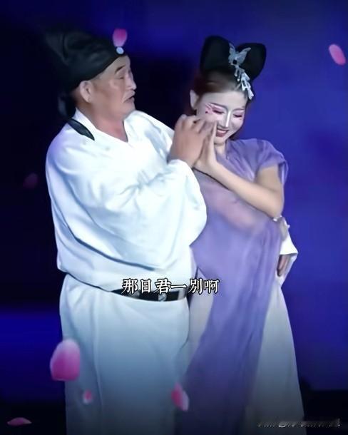 太惊艳！大衣哥化身古装书生，和仙气流苏美人同台共舞。聊斋主题演出现场，朱之文换