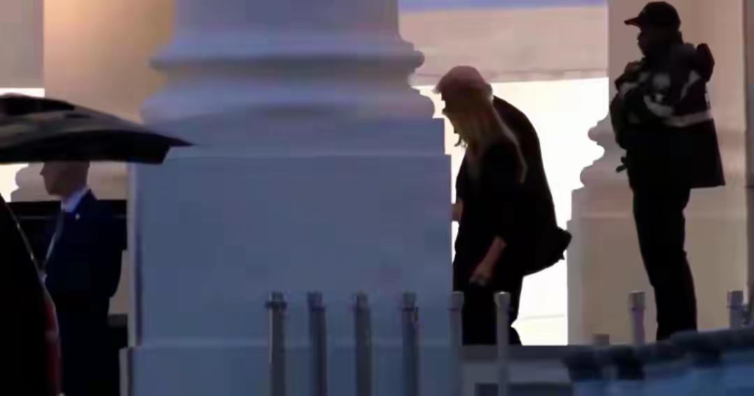 这是特朗普第二次入住白宫后最接近死亡的时刻！就在美国总统特朗普与第一夫人梅拉尼娅