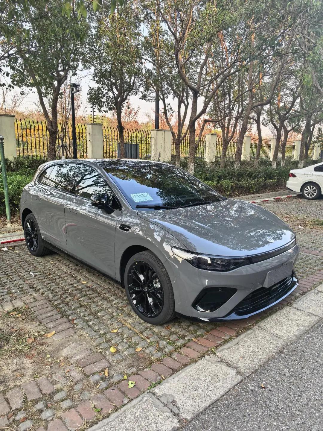 Lafa5开了一个月，简单说下感受我通勤单程25公里，每天来回50公里，一周充