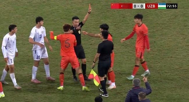 董路：国足U22要输了，你可以怨汪士钦，国足U22没赢，不能怨汪士钦。汪士钦因