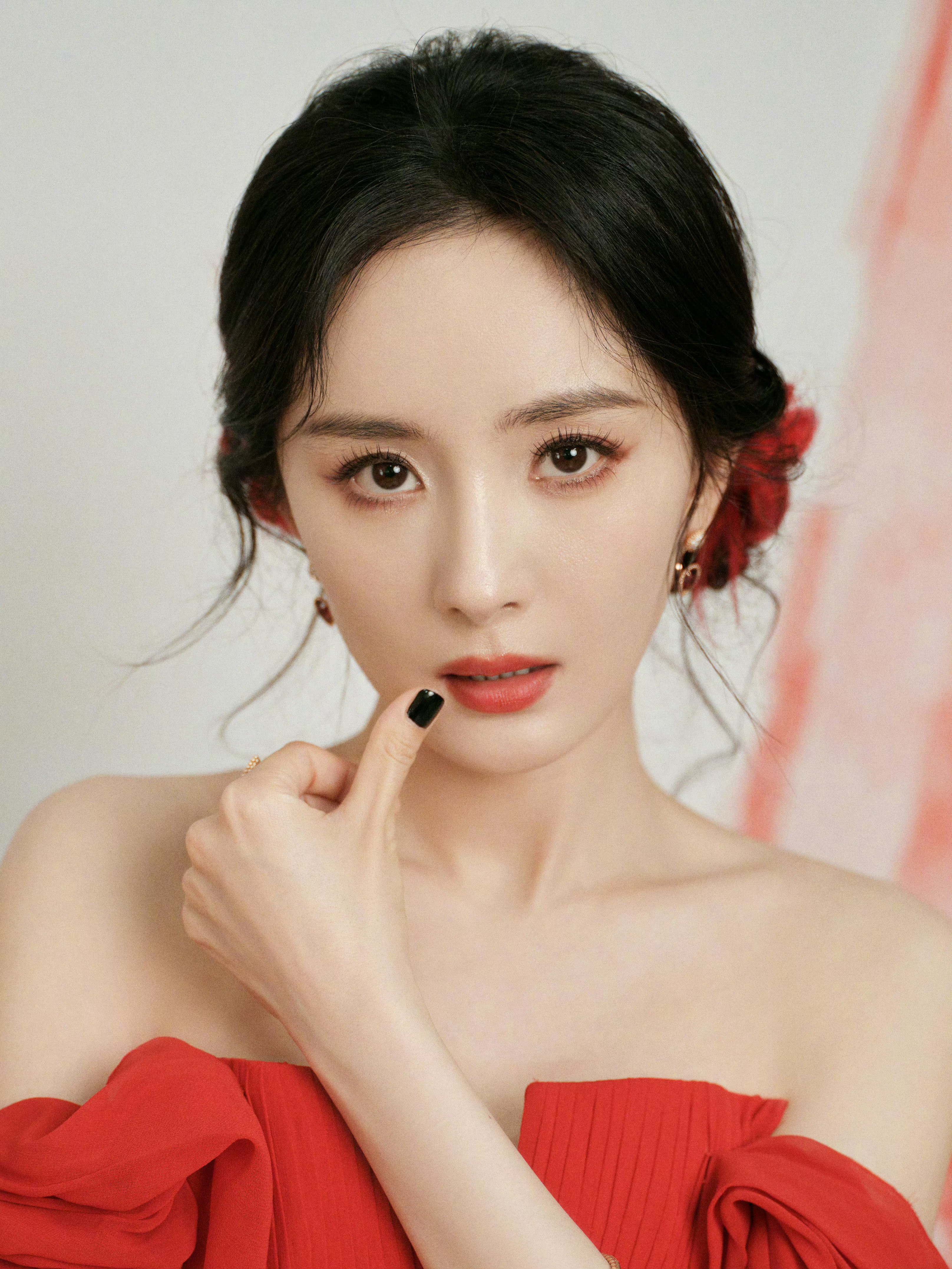 黑发红唇，中国女人​​​