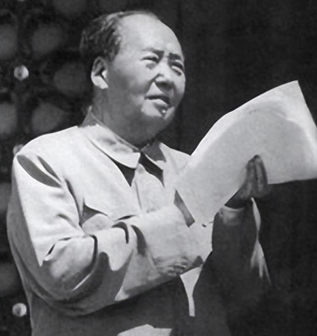 1975年，毛主席听说功德林里还有十几个顽固的国民党战犯时说：“关地这么久了，再