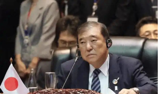 石破茂摆烂日本首相支持率创新低日本政坛大戏开演啦！石破