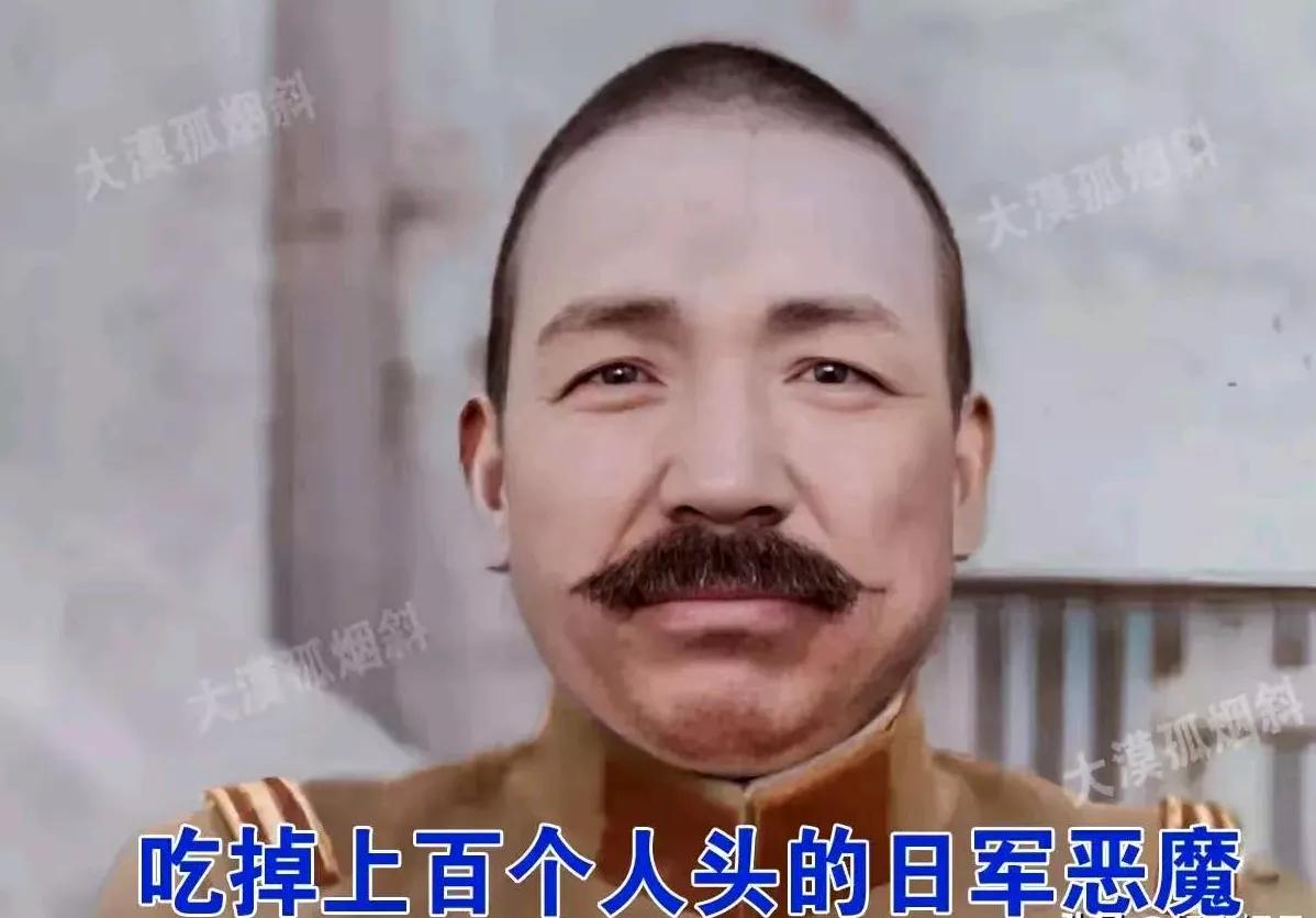 这个人类历史上罕见的恶魔，砍下中国人的头后，用黄泥封好进行烘烤。这样烤制的人头，