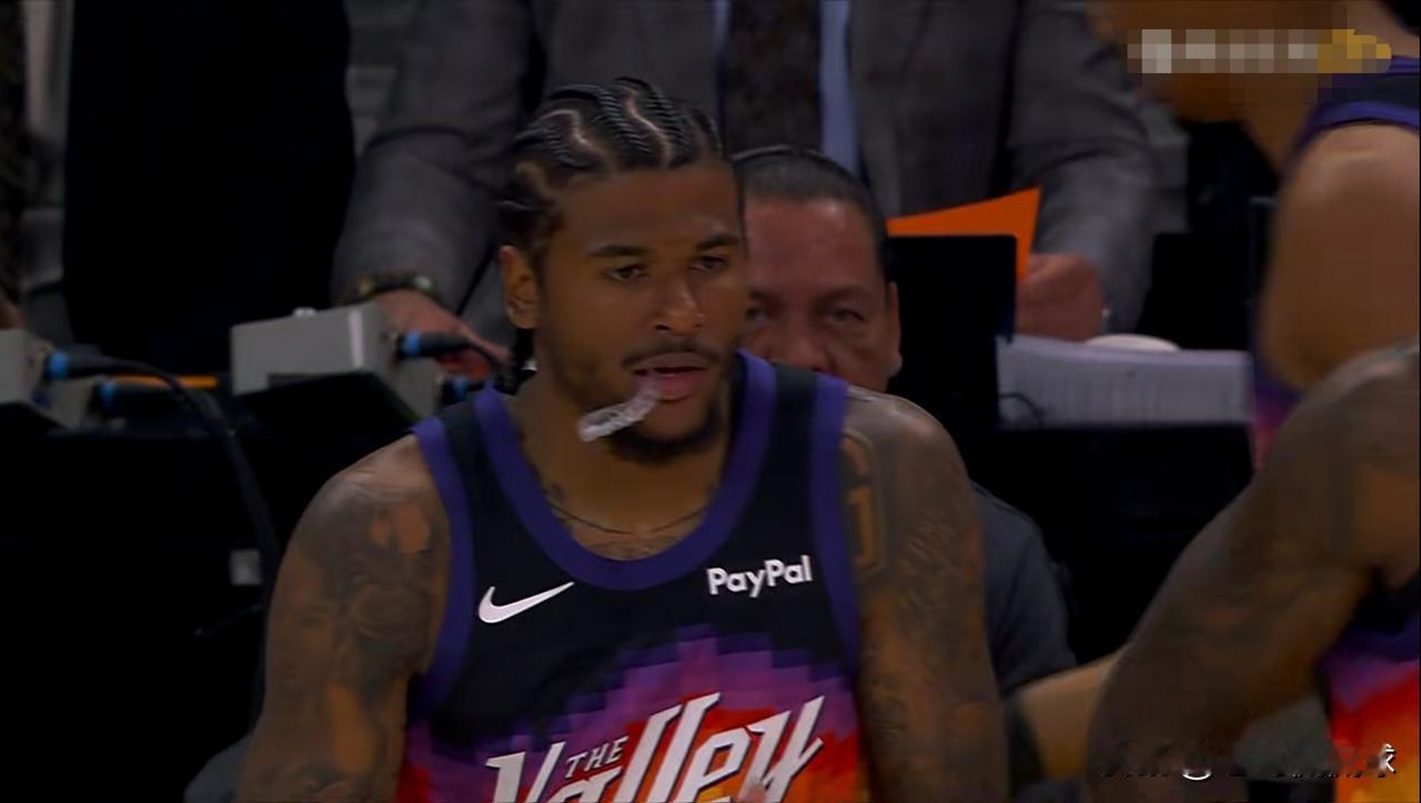 太阳真被杰伦-格林给坑死了！在今天太阳主场以77：92惨败于开拓者的比赛中，杰伦