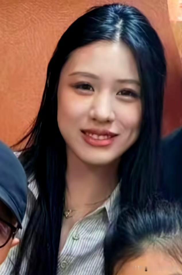 小苹果最好看，你们认为呢？汪峰三个女儿，长相确实各有特点。二女儿汪璟怡和小女儿醒
