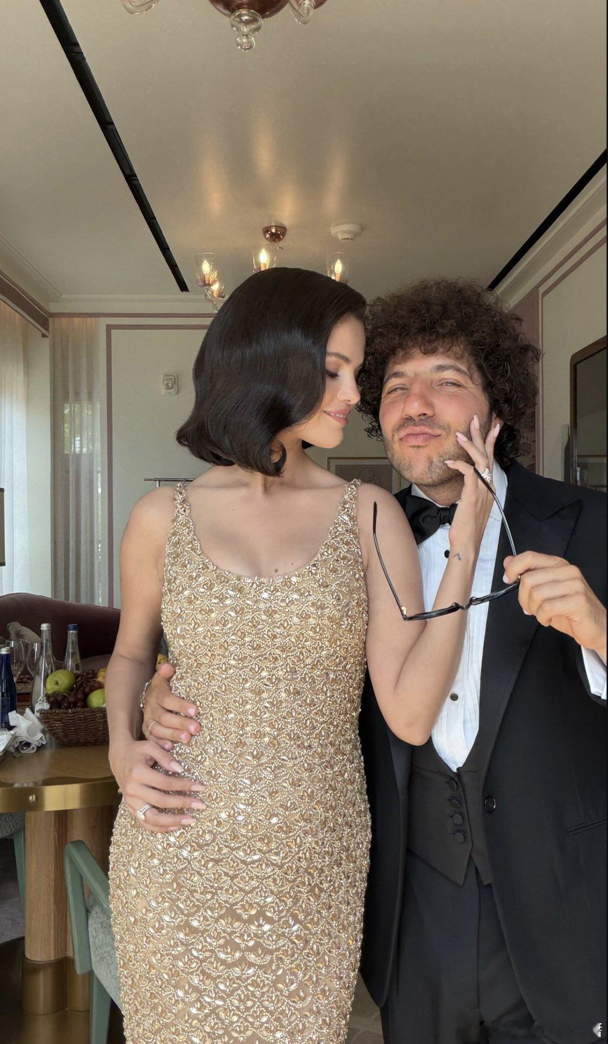 LoverFest赛琳娜和老公benny一起参加了霉霉姐婚礼💒