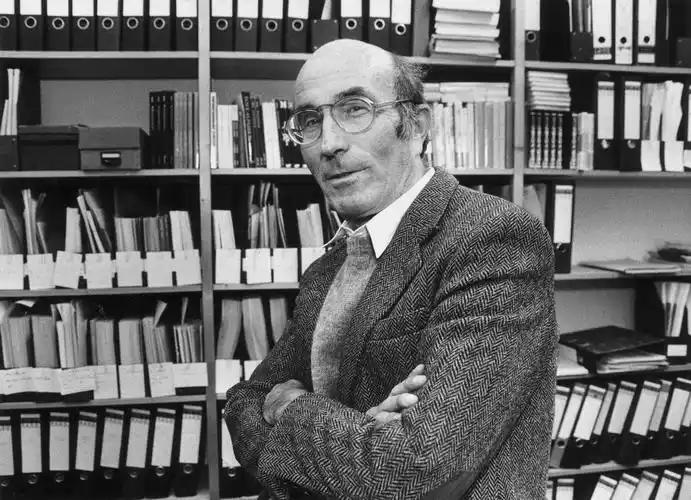 靠这套“抄答案”的蠢方法，我朋友憋不出的稿子，一年赚了30万我的一个朋友报了