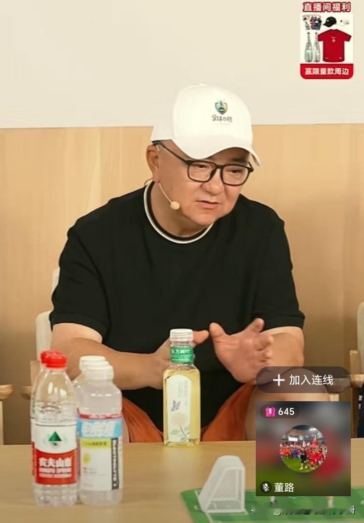 董路直言：足球小将女队更容易出成绩。主教练韩端也说，没想到这次线上报名有700