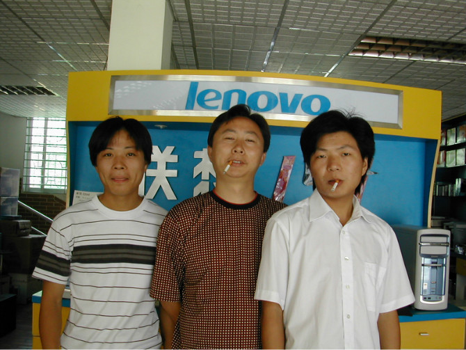 97-2000年，联想电脑装个系统，定价为150-300元，这是联想给专卖店的定价，而那时工资300