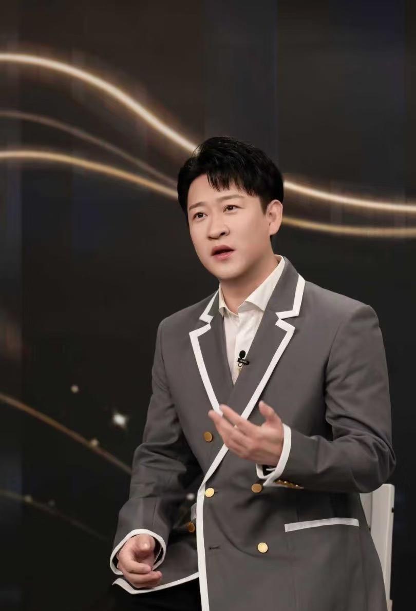 我表哥和曹云金合作过，他说了一个大实话。说曹云金根本不是像大家说的那样。表