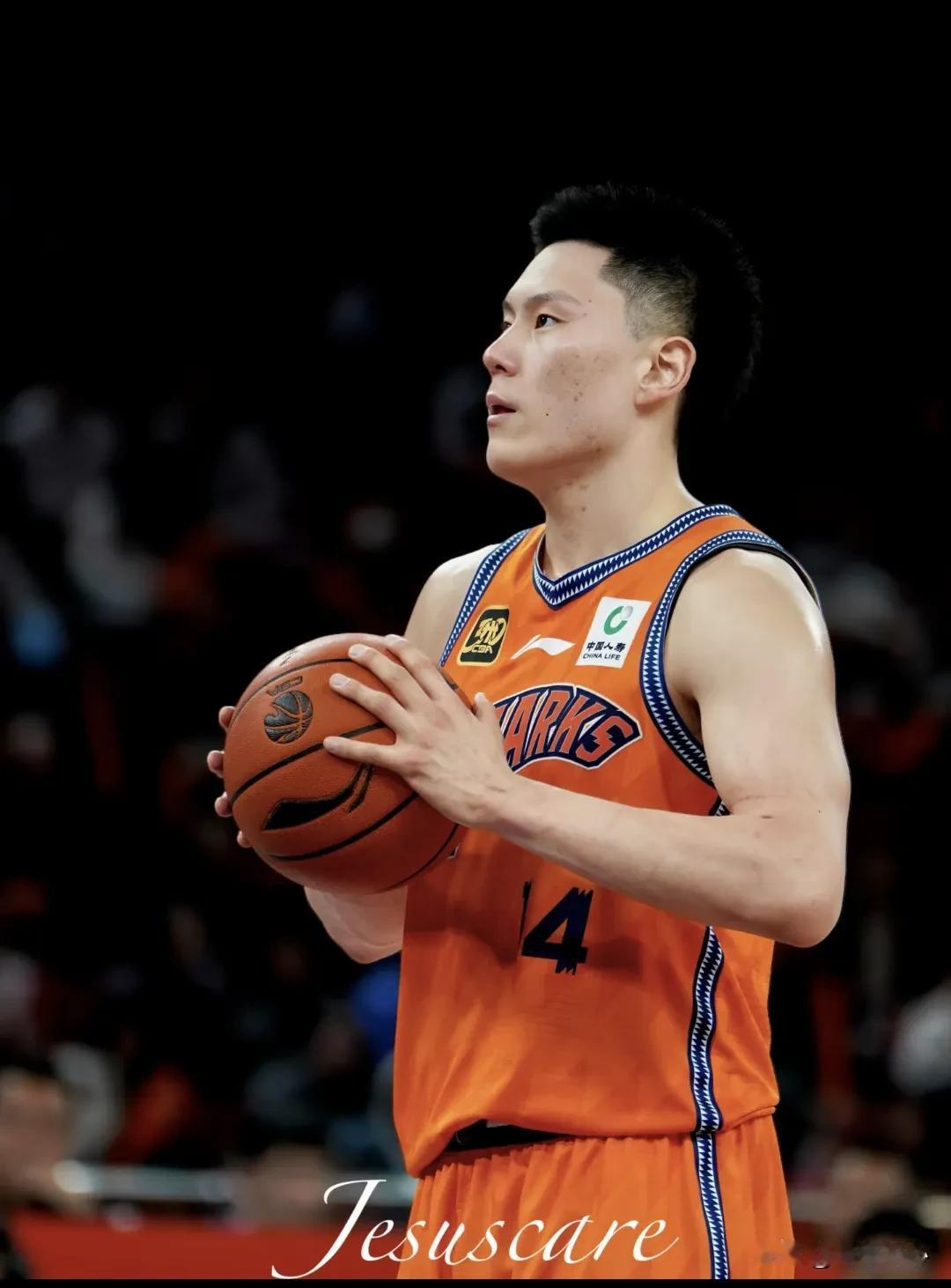 三分球持续哑火！李弘权优缺点太明显，男篮锋线短板暴露无遗中国男篮李弘权的三