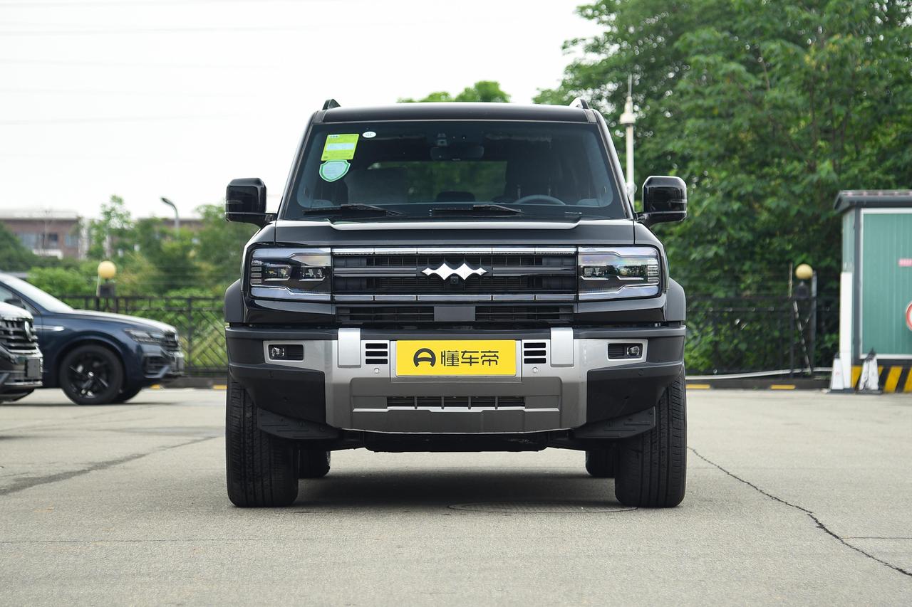 今年在二手车市场转悠，真看见豹5便宜了不少。2023款领航版，2年车龄，表显5万