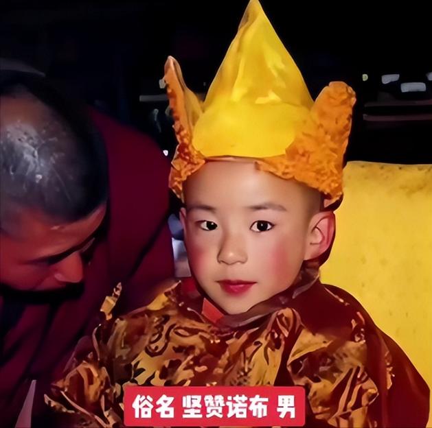 谁知找到转世灵童后，四岁的他第一句话就让高僧们震惊不已。那个清冷的早晨，那曲