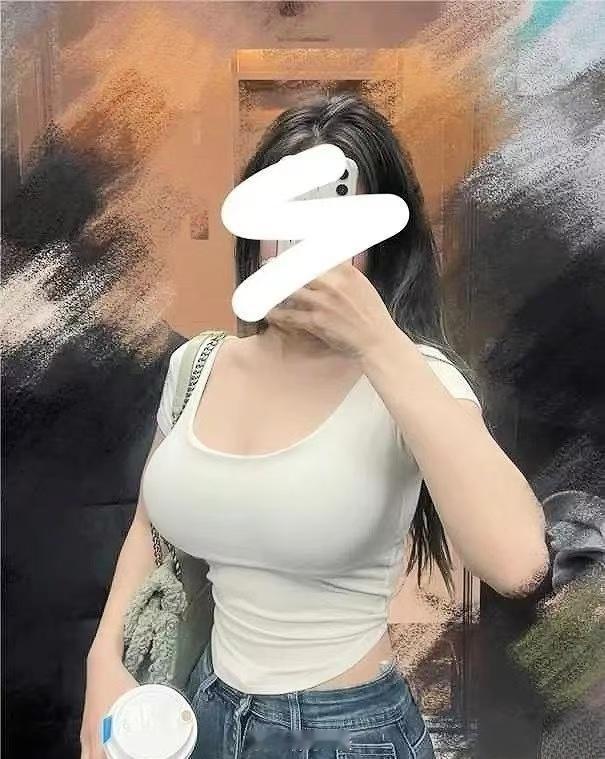 中兴员工发的什么职场p*ua我不关心，她这晒的图倒是不赖