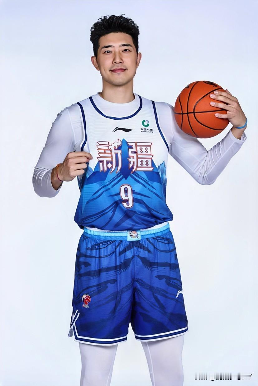 果然面相是会骗人的新疆男篮吴冠希就是个例子看上去他挺帅的，没想到他的罚球这