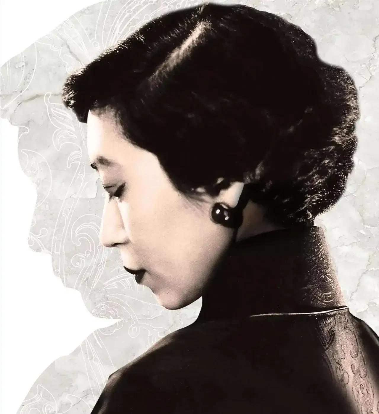 张爱玲：“合适的人不是你拼命追赶的；而是你累的时候，拉着你一起走的人…”