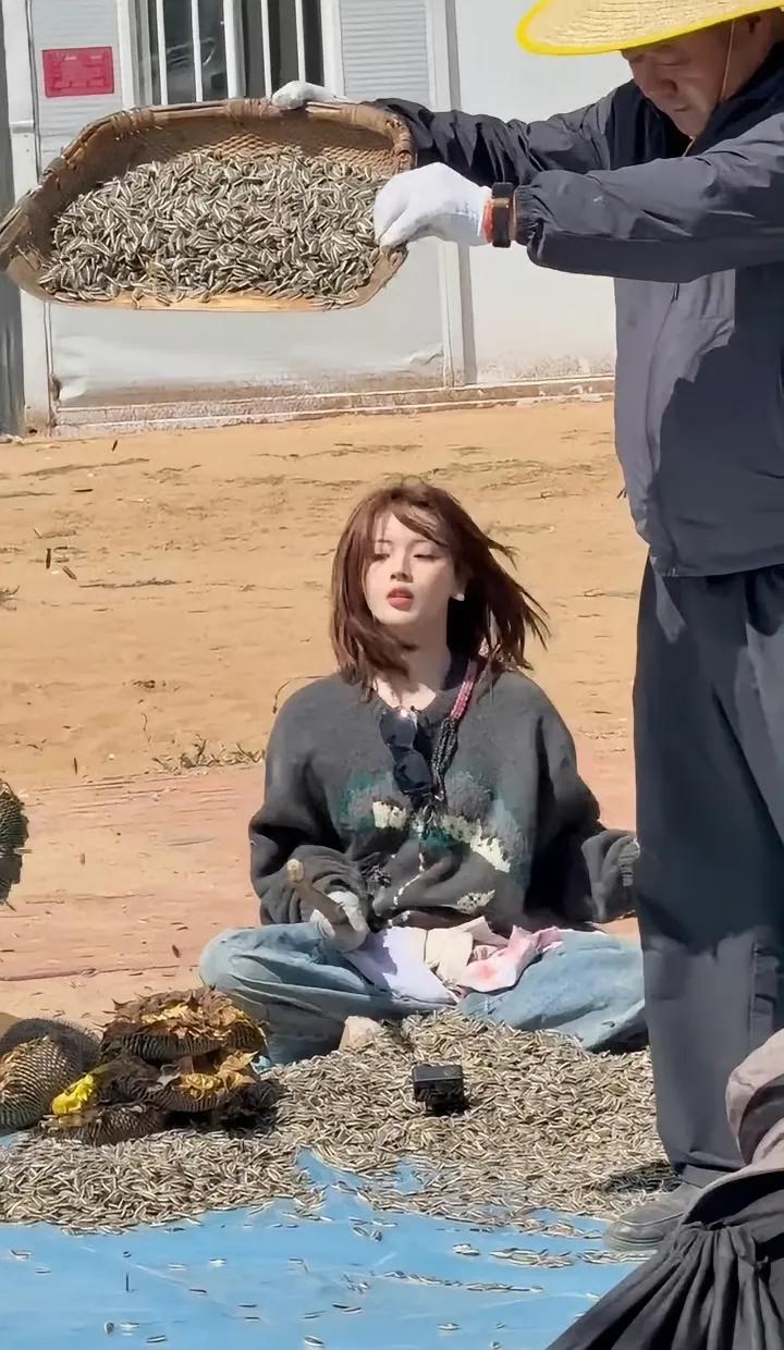 都说娱乐圈小红靠捧大红靠命，超越妹妹是有点玄学说法在身的。近日，杨超越参加综
