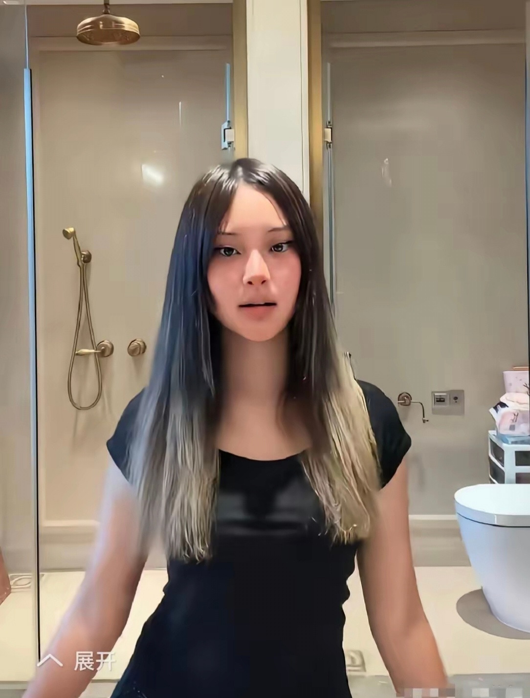 李小璐贾乃亮的女儿长大了女大十八变，风格变化好大呀。