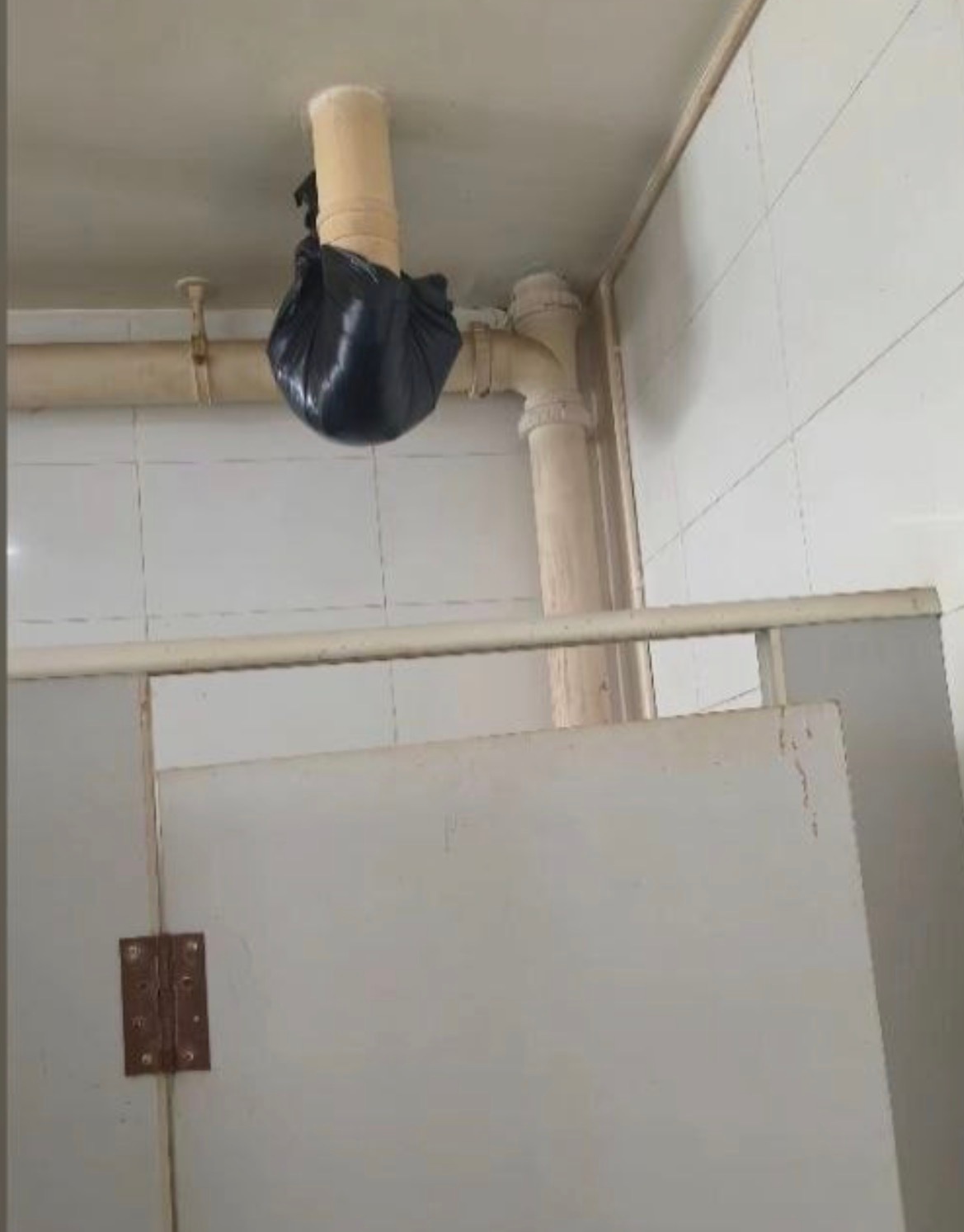宝子们去厕所玩的就是心跳啊