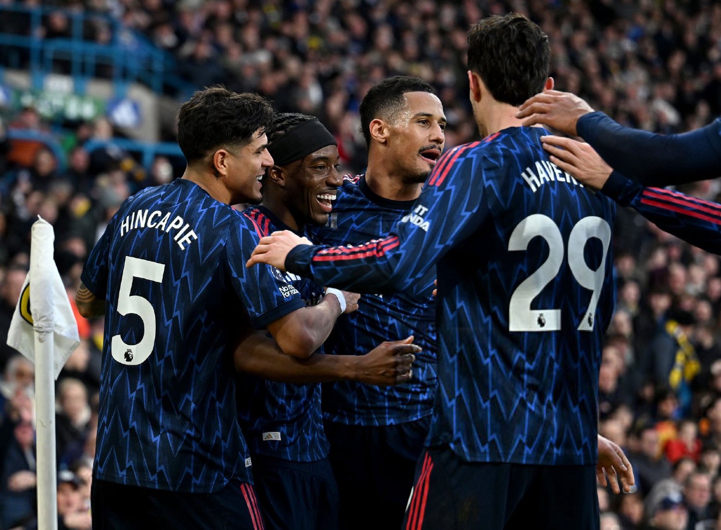 德克兰·赖斯被问及明天是否支持热刺：“这问题可真让我为难！明天全队要训练，因为我