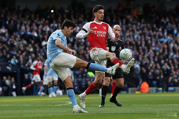 曼城2比1阿森纳这场球，我觉得乌兹别克斯坦年轻中卫胡桑诺夫踢得非常出色，他盯死