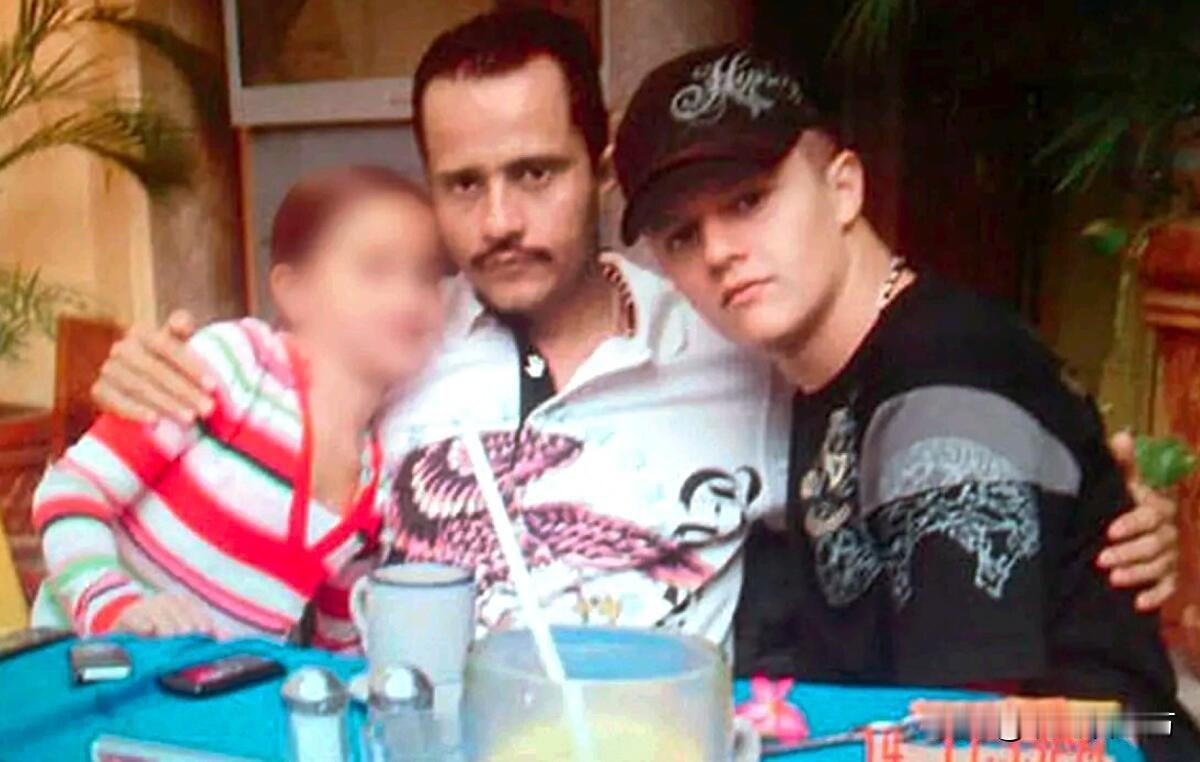 快讯：据墨西哥多位消息人士称，当地时间今天上午在哈利斯科州进行的美墨连合行动导致