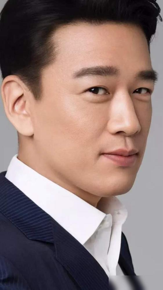 王耀庆的“霸总”人设，根本不是演出来的。是他老婆一锤子一锤子，从游戏废墟里砸出来