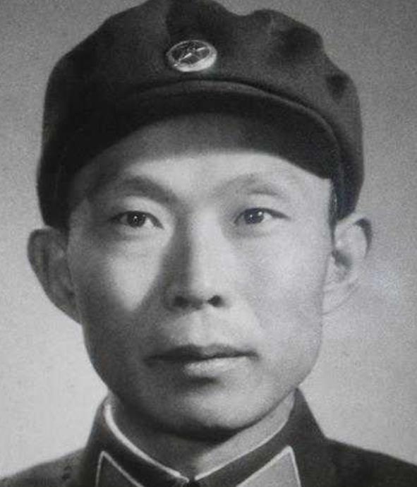 1976年10月的北京，胡炜最后一次以军委办公厅主任的身份走进那间熟悉