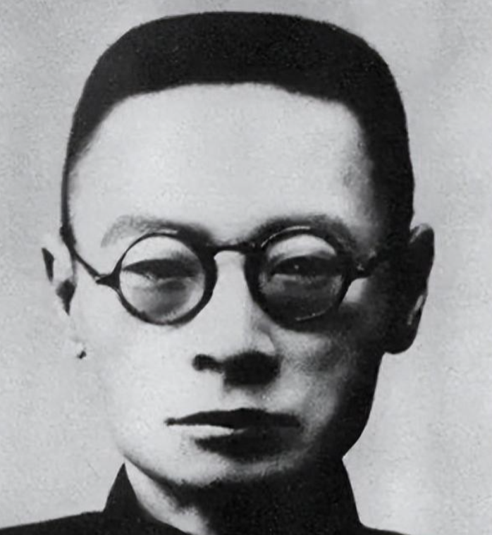 1943年，西南联大校长梅贻琦想聘请沈从文为教授，月薪360元。大家都同意，没想